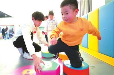 pg模拟器网址“这样的大哥哥大姐姐我们喜欢”(图1)