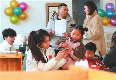 pg模拟器网址“这样的大哥哥大姐姐我们喜欢”(图2)